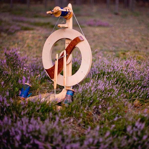 Kromski Fantasia Spinning Wheel - Limited Edition Mint 2 Kromski Fantasia Spinning Wheel - Limited Edition Mint - Image 2